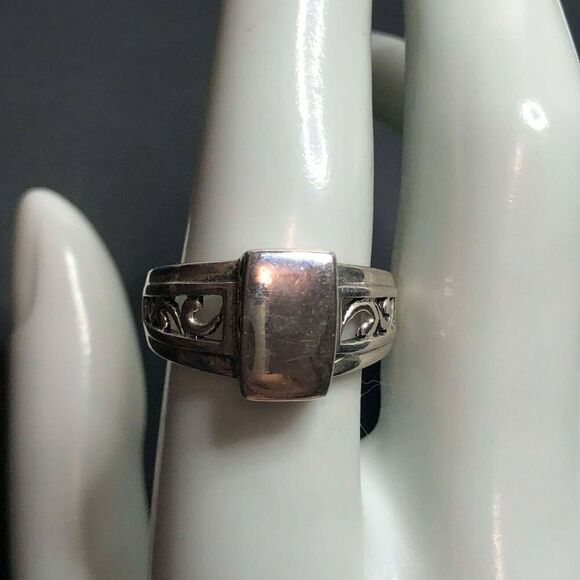 2622 Sterling Silver 925 swirl  band ring sz 8 / 5.6 grams - Picture 1 of 3